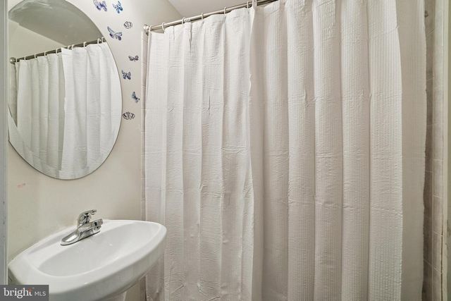 8555 WYNGATE MANOR CT, Alexandria, VA 22309