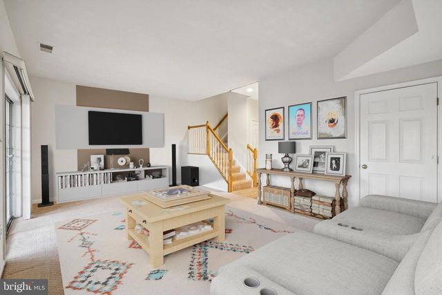 8555 WYNGATE MANOR CT, Alexandria, VA 22309