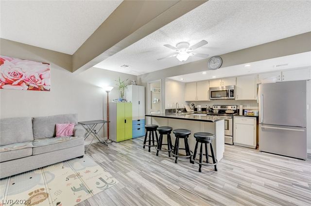 1016 Willow Tree Drive B, Las Vegas, NV 89128