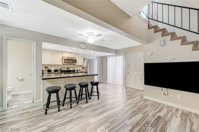 1016 Willow Tree Drive B, Las Vegas, NV 89128