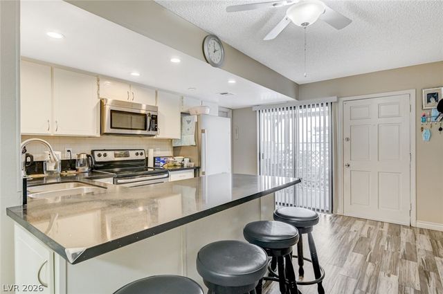 1016 Willow Tree Drive B, Las Vegas, NV 89128