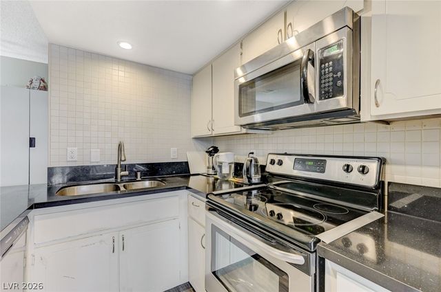 1016 Willow Tree Drive B, Las Vegas, NV 89128