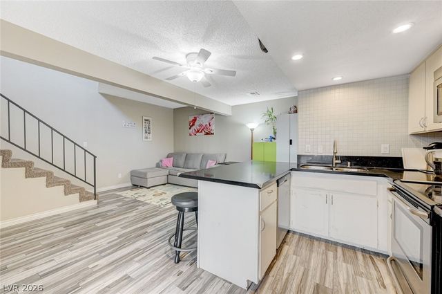 1016 Willow Tree Drive B, Las Vegas, NV 89128