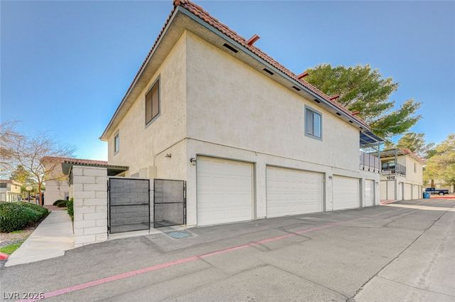 1016 Willow Tree Drive B, Las Vegas, NV 89128