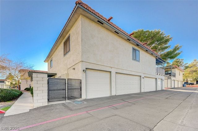 1016 Willow Tree Drive B, Las Vegas, NV 89128