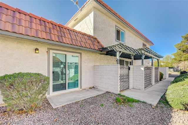 1016 Willow Tree Drive B, Las Vegas, NV 89128