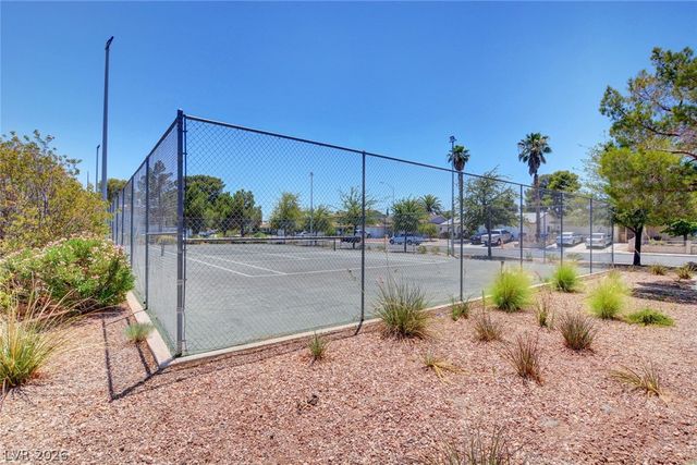 1016 Willow Tree Drive B, Las Vegas, NV 89128