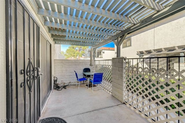 1016 Willow Tree Drive B, Las Vegas, NV 89128