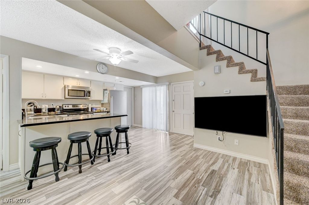 1016 Willow Tree Drive B, Las Vegas, NV 89128