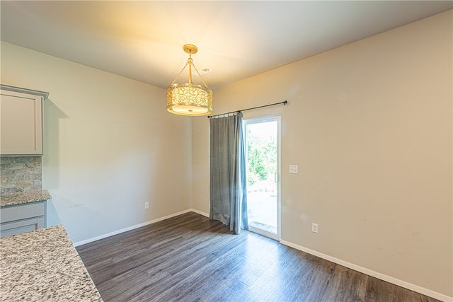 833 E Sparrow Circle, Fayetteville, AR 72701