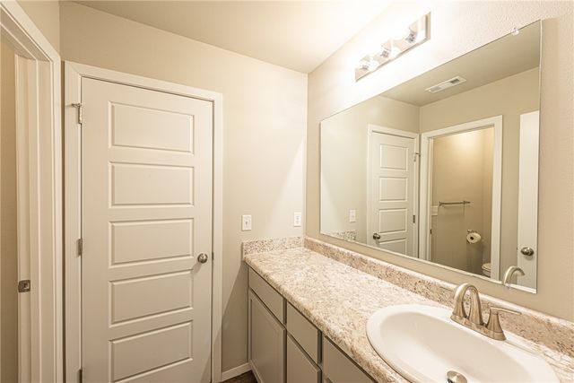 833 E Sparrow Circle, Fayetteville, AR 72701
