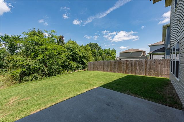 833 E Sparrow Circle, Fayetteville, AR 72701