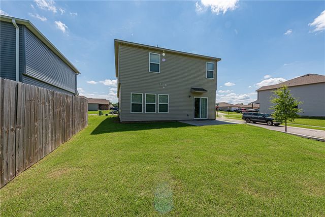 833 E Sparrow Circle, Fayetteville, AR 72701