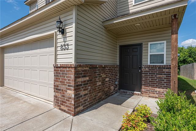 833 E Sparrow Circle, Fayetteville, AR 72701
