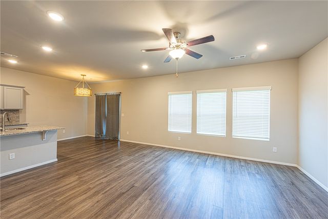833 E Sparrow Circle, Fayetteville, AR 72701