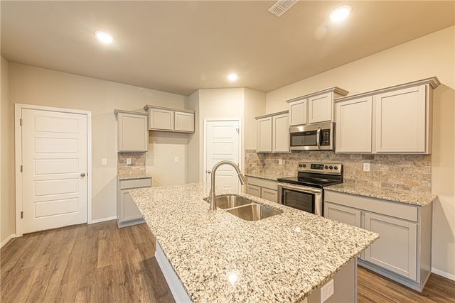 833 E Sparrow Circle, Fayetteville, AR 72701