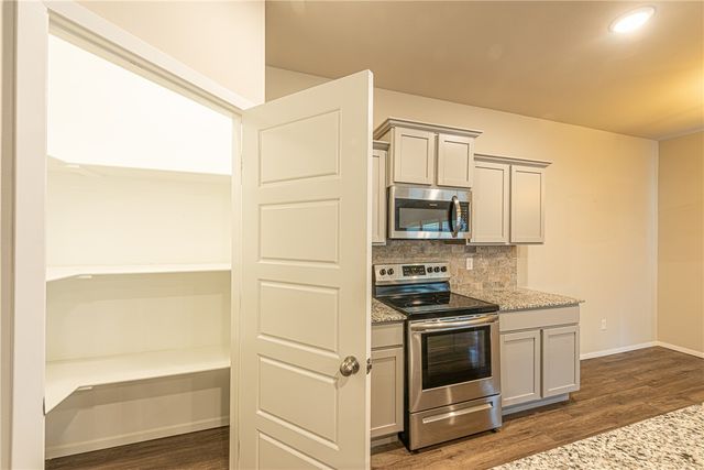 833 E Sparrow Circle, Fayetteville, AR 72701