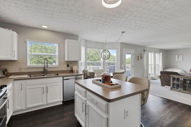 226 Purple Finch Loop, Pataskala, OH 43062