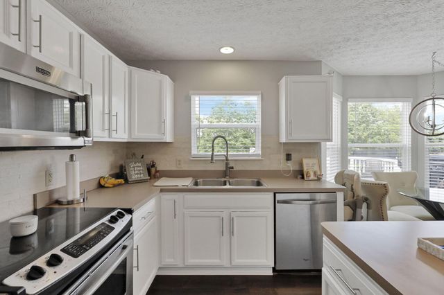 226 Purple Finch Loop, Pataskala, OH 43062