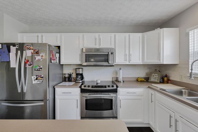226 Purple Finch Loop, Pataskala, OH 43062