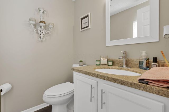 226 Purple Finch Loop, Pataskala, OH 43062