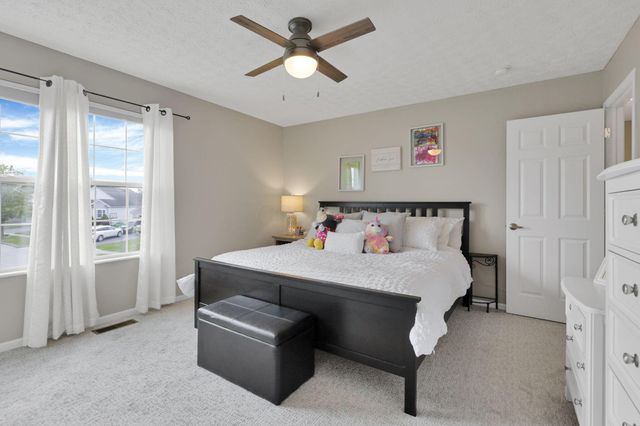 226 Purple Finch Loop, Pataskala, OH 43062