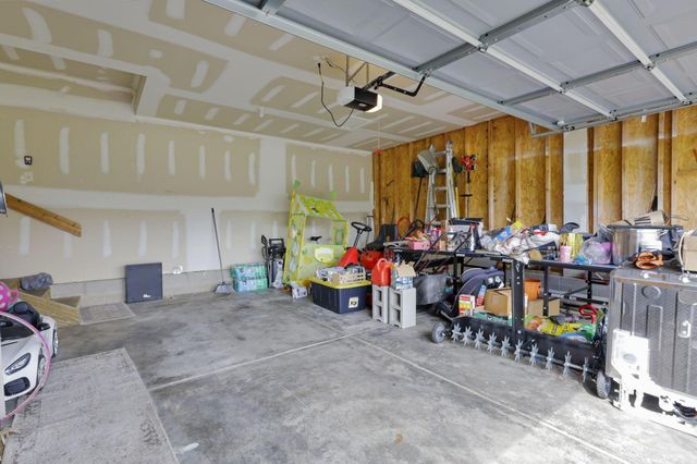226 Purple Finch Loop, Pataskala, OH 43062