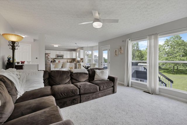 226 Purple Finch Loop, Pataskala, OH 43062