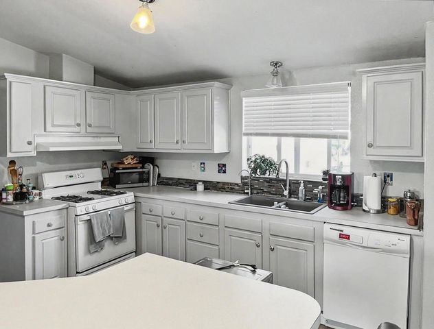 1023 S Marina Drive, Thermal, CA 92274