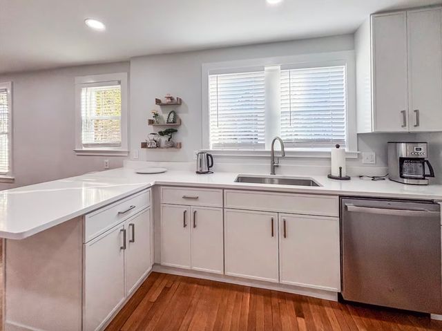 65-67 Saint James Cir 1, Newton, MA 02458