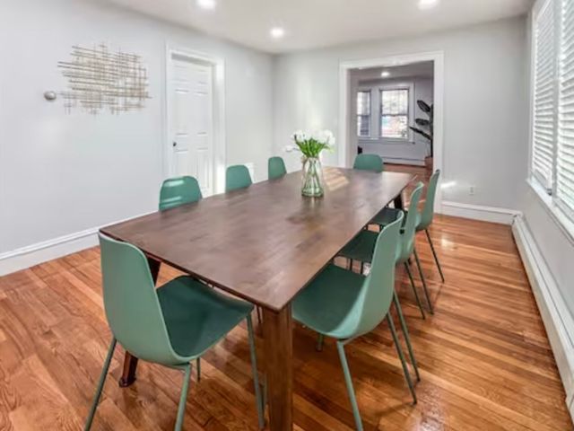 65-67 Saint James Cir 1, Newton, MA 02458