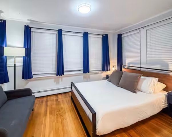 65-67 Saint James Cir 1, Newton, MA 02458