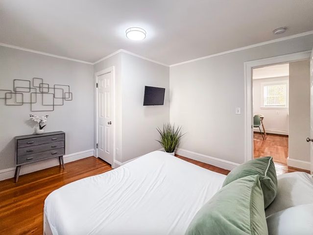 65-67 Saint James Cir 1, Newton, MA 02458