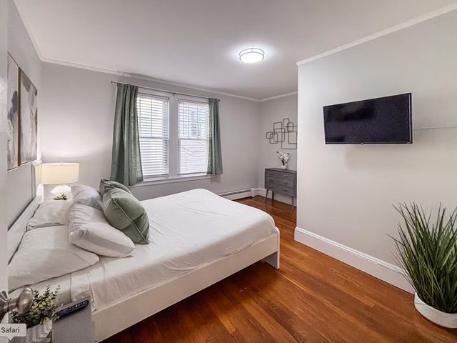 65-67 Saint James Cir 1, Newton, MA 02458