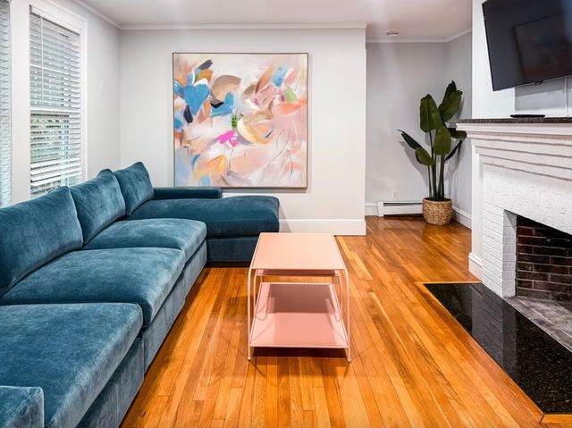 65-67 Saint James Cir 1, Newton, MA 02458