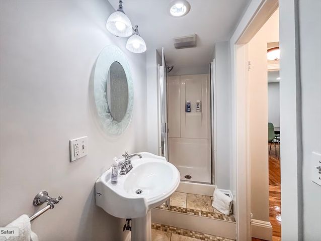 65-67 Saint James Cir 1, Newton, MA 02458