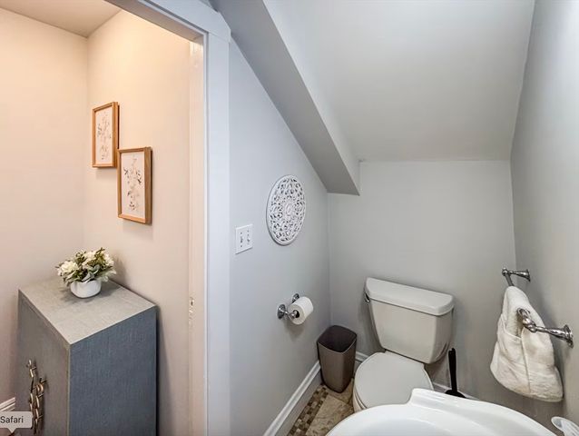 65-67 Saint James Cir 1, Newton, MA 02458