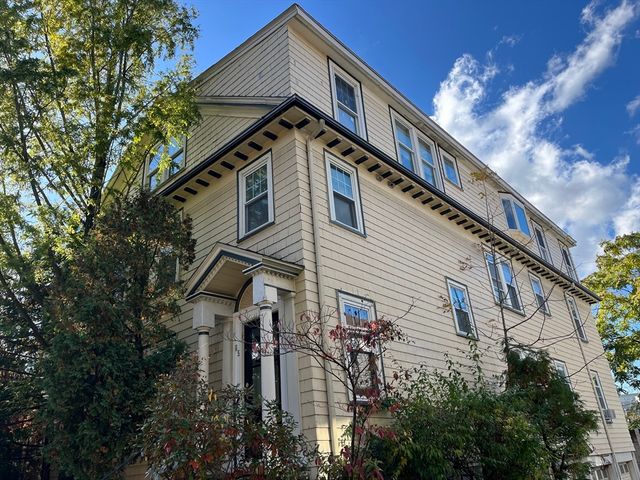 65-67 Saint James Cir 1, Newton, MA 02458