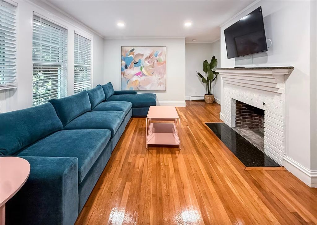 65-67 Saint James Cir 1, Newton, MA 02458