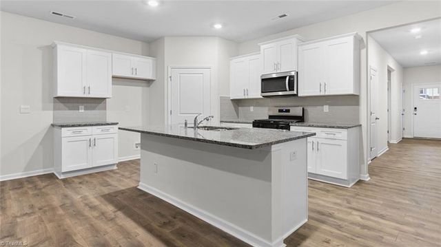 448 Falcon Lane, Winston-salem, NC 27295