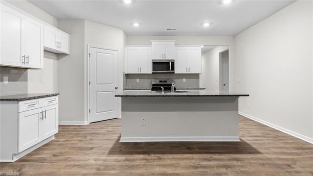 448 Falcon Lane, Winston-salem, NC 27295