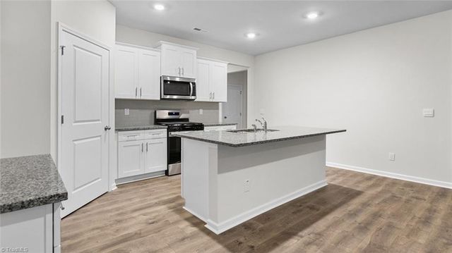 448 Falcon Lane, Winston-salem, NC 27295