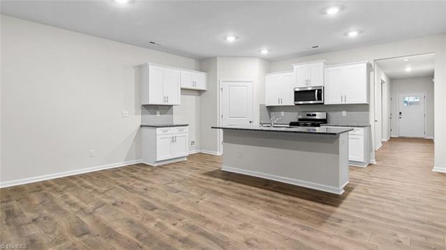 448 Falcon Lane, Winston-salem, NC 27295