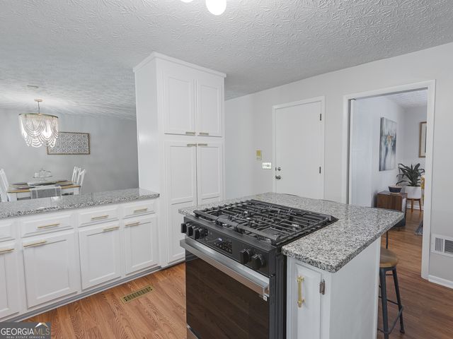 160 River Run, Roswell, GA 30075
