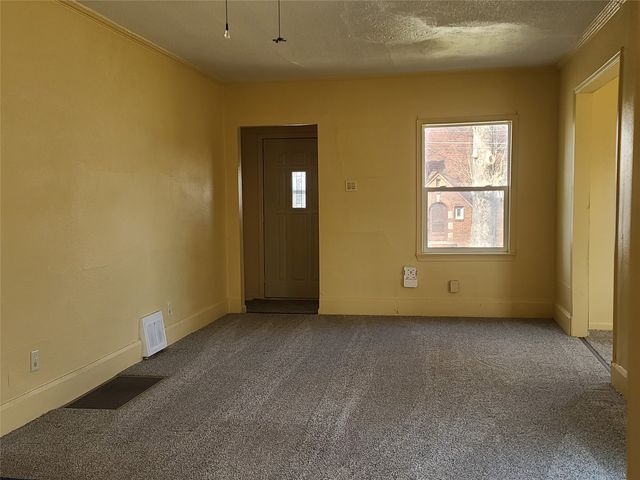 1130 Garden Avenue, Des Moines, IA 50313
