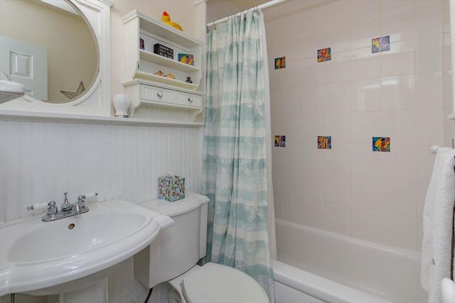 830 E 25TH AVENUE, New Smyrna Beach, FL 32169