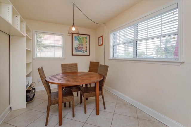 830 E 25TH AVENUE, New Smyrna Beach, FL 32169