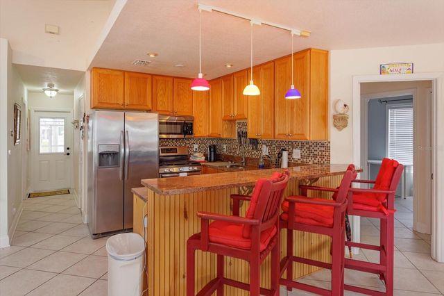 830 E 25TH AVENUE, New Smyrna Beach, FL 32169