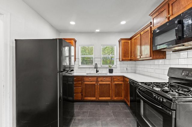 82 Vaughn Drive, Denison, TX 75020