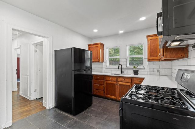 82 Vaughn Drive, Denison, TX 75020